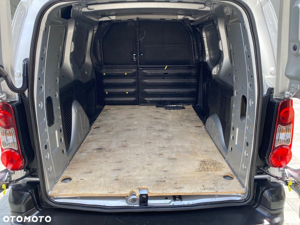 Citroën BERLINGO 1.6 HDI, MAX długi, 3-osobowy, klimatyzacja, zakupiony w salonie w Rzeszowie - 29