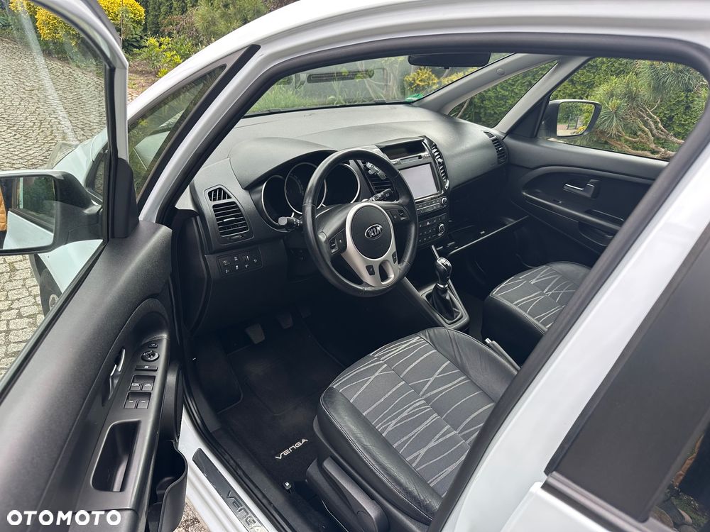 Kia Venga - 11