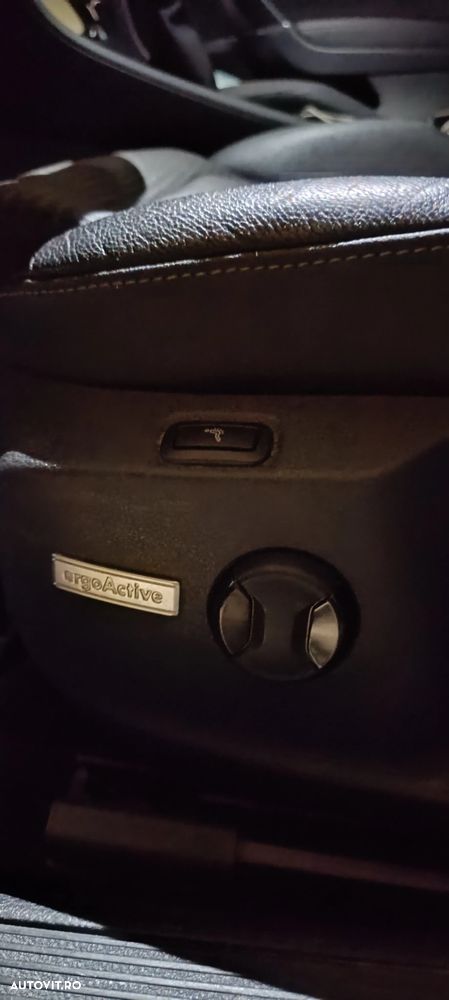 Volkswagen Golf Variant 1.6 TDI DPF Highline - 14