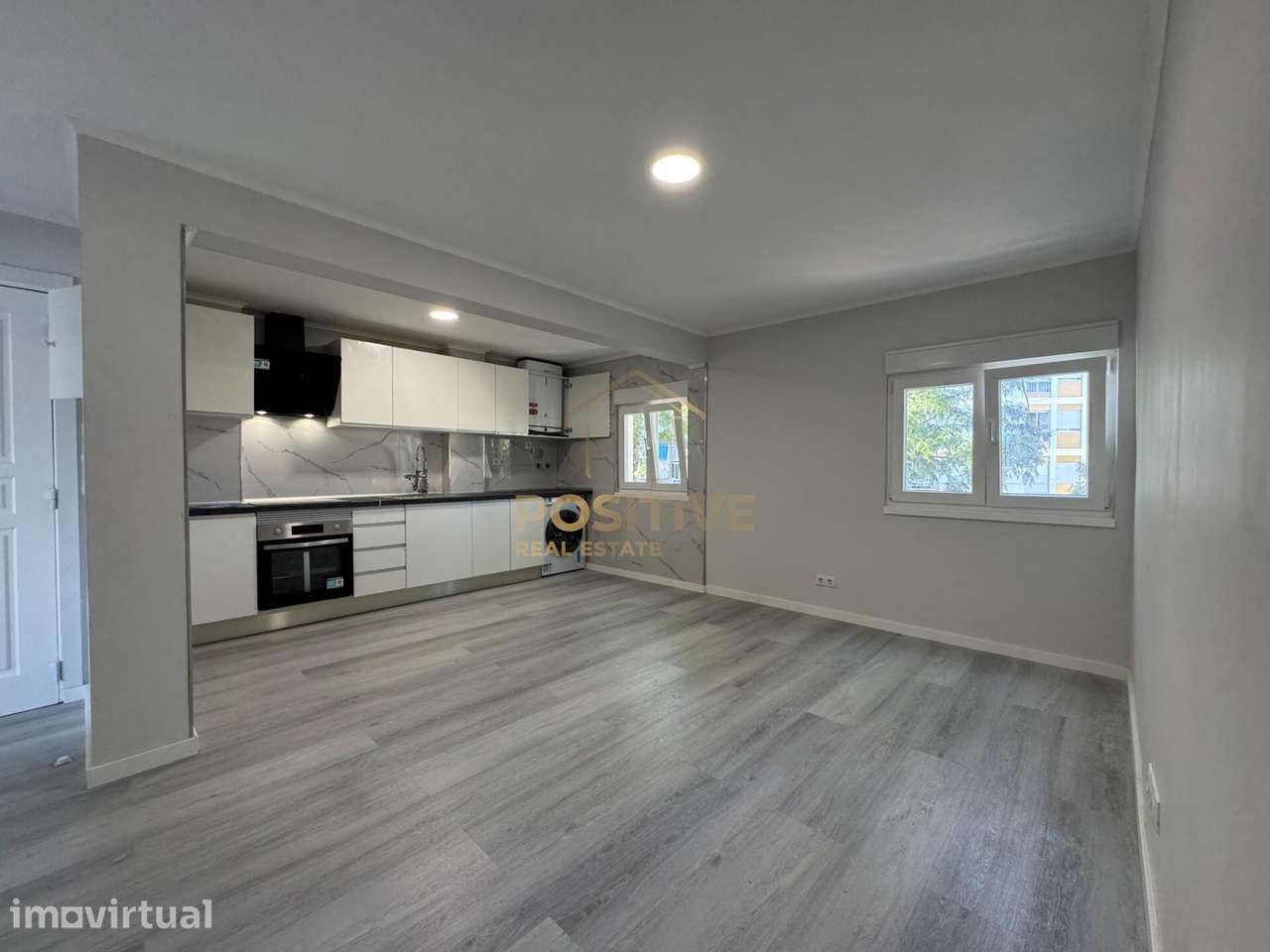T3 totalmente remodelado no Laranjeiro | 3 quartos, open space e muita - Grande imagem: 2/22