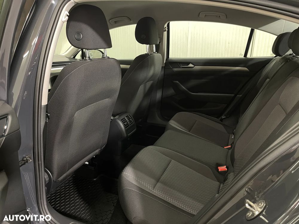 Volkswagen Passat 2.0 TDI Advance - 12