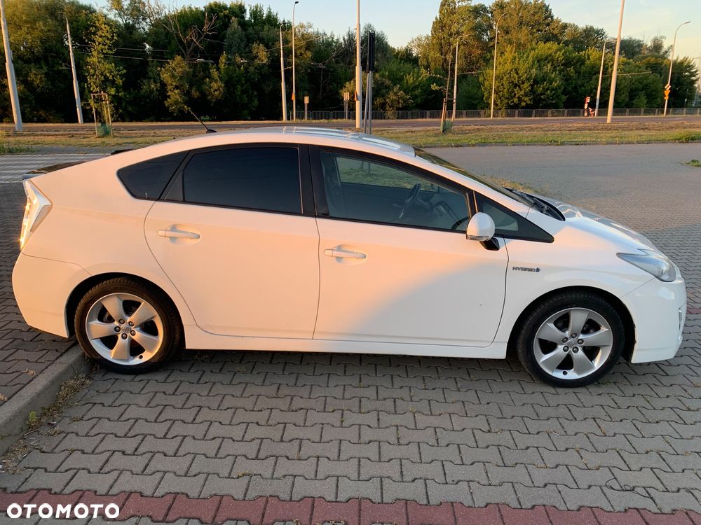 Toyota Prius (Hybrid) Life - 4