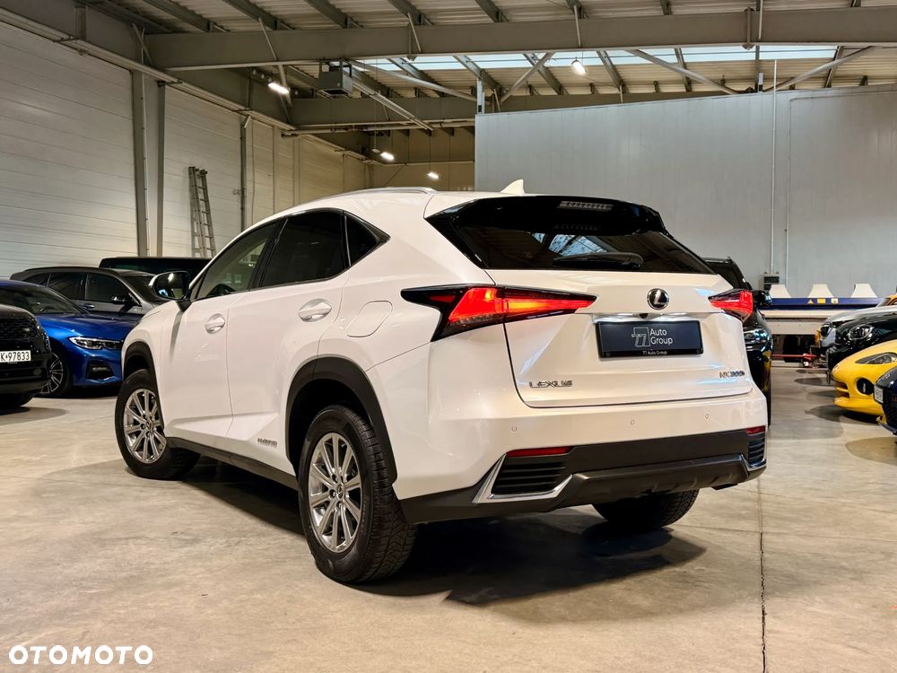 Lexus NX 300h Business Edition AWD - 4