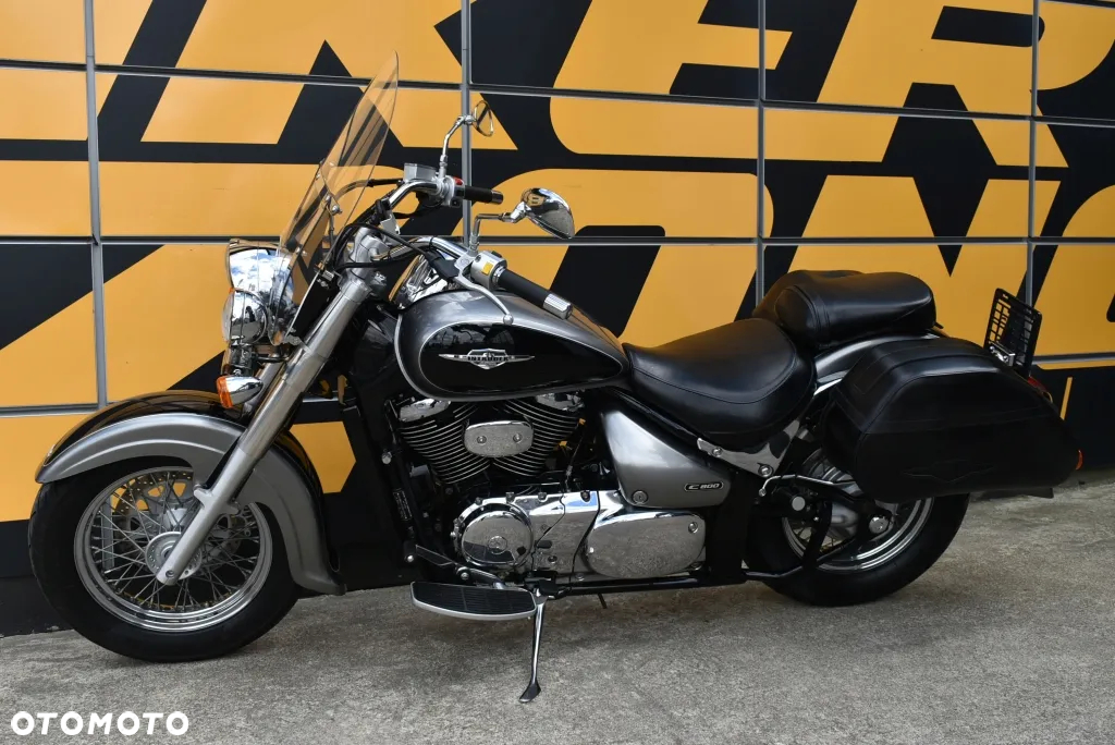 Suzuki Intruder - 7