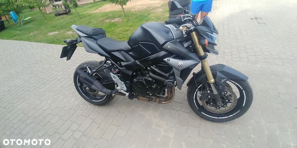 Suzuki GSR - 1