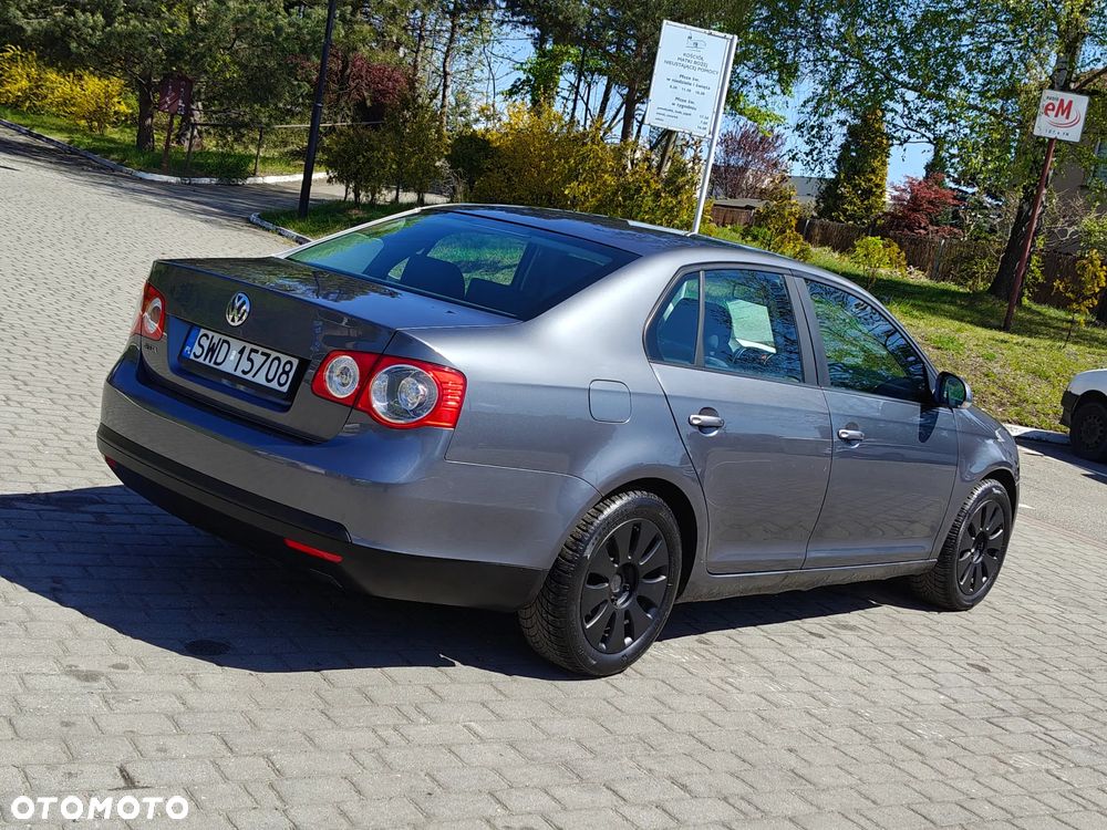 Volkswagen Jetta 1.6 Comfortline - 9