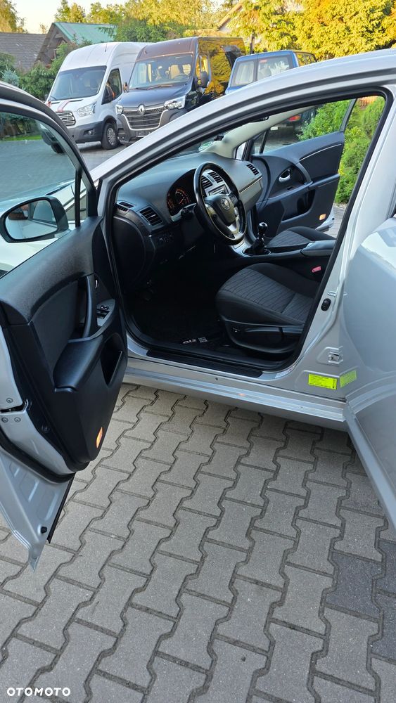 Toyota Avensis 1.8 Comfort - 16
