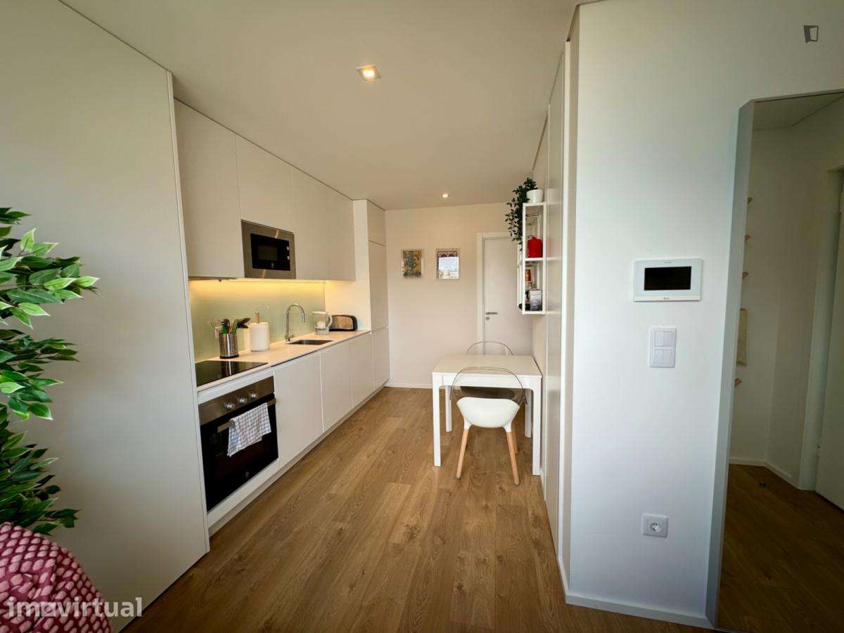 Quarto - localizado em Paranhos Porto - Grande imagem: 4/9