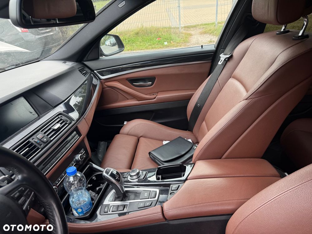 BMW Seria 5 528i xDrive - 9