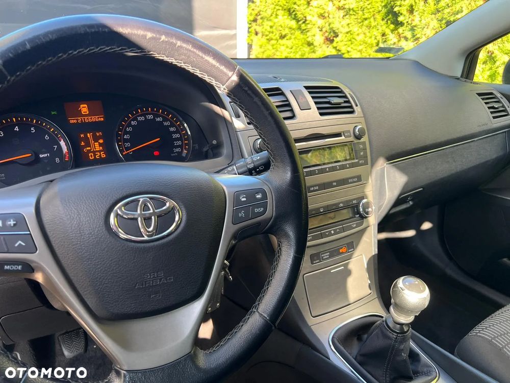 Toyota Avensis 1.8 Sol - 12