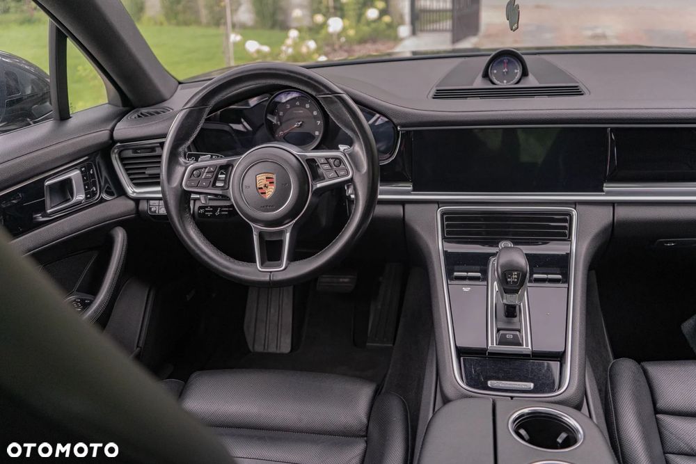 Porsche Panamera 4 - 10
