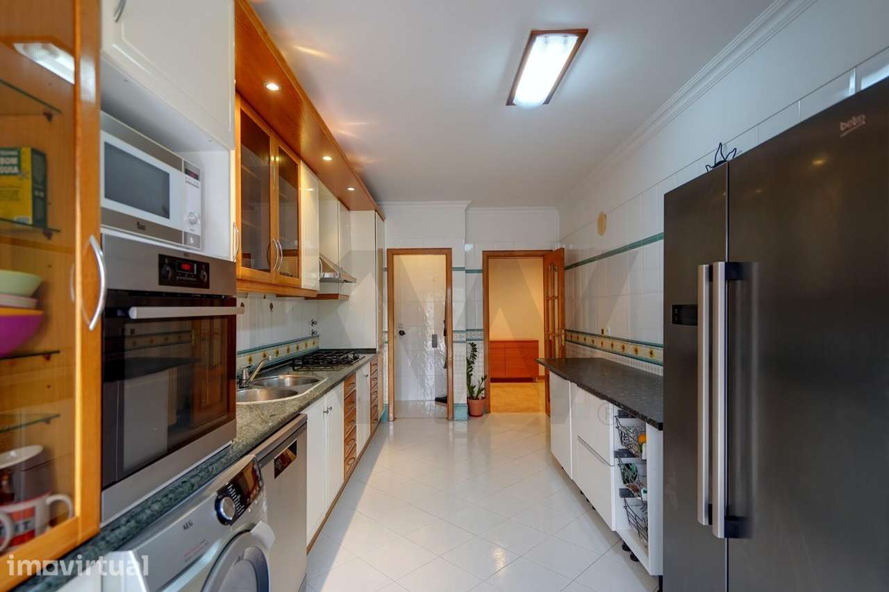 Apartamento T2 com Terraço e Arrecadação em Mem Martins - Grande imagem: 4/22