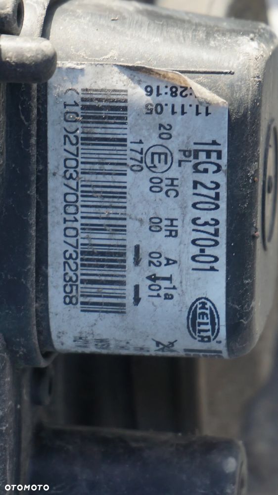 REFLEKTOR LAMPA ZBIORNIK PŁYNU SCHOWEK PASAŻERA ASTRA H - 10