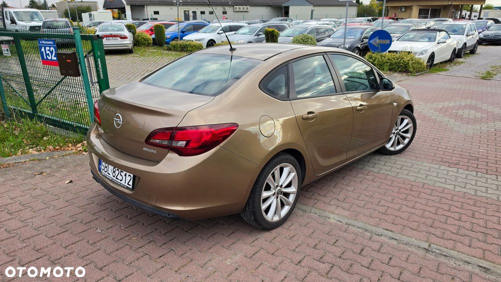 Opel Astra 2012 photo 3