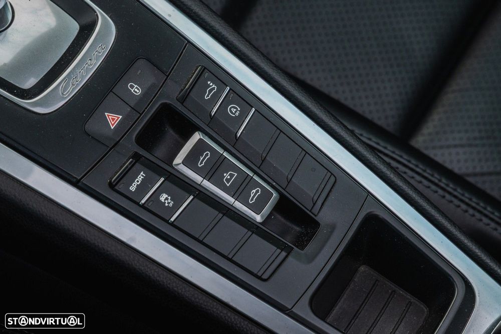 Porsche 911 (991) Carrera 4 Cabriolet PDK Black Edition - 30