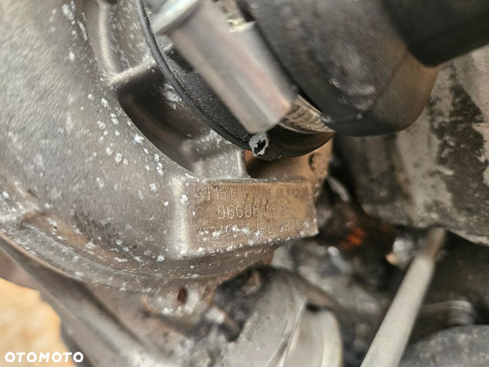 Silnik 1.6 HDI 9HZ Citroen C4 Picasso 10JB66 - 7