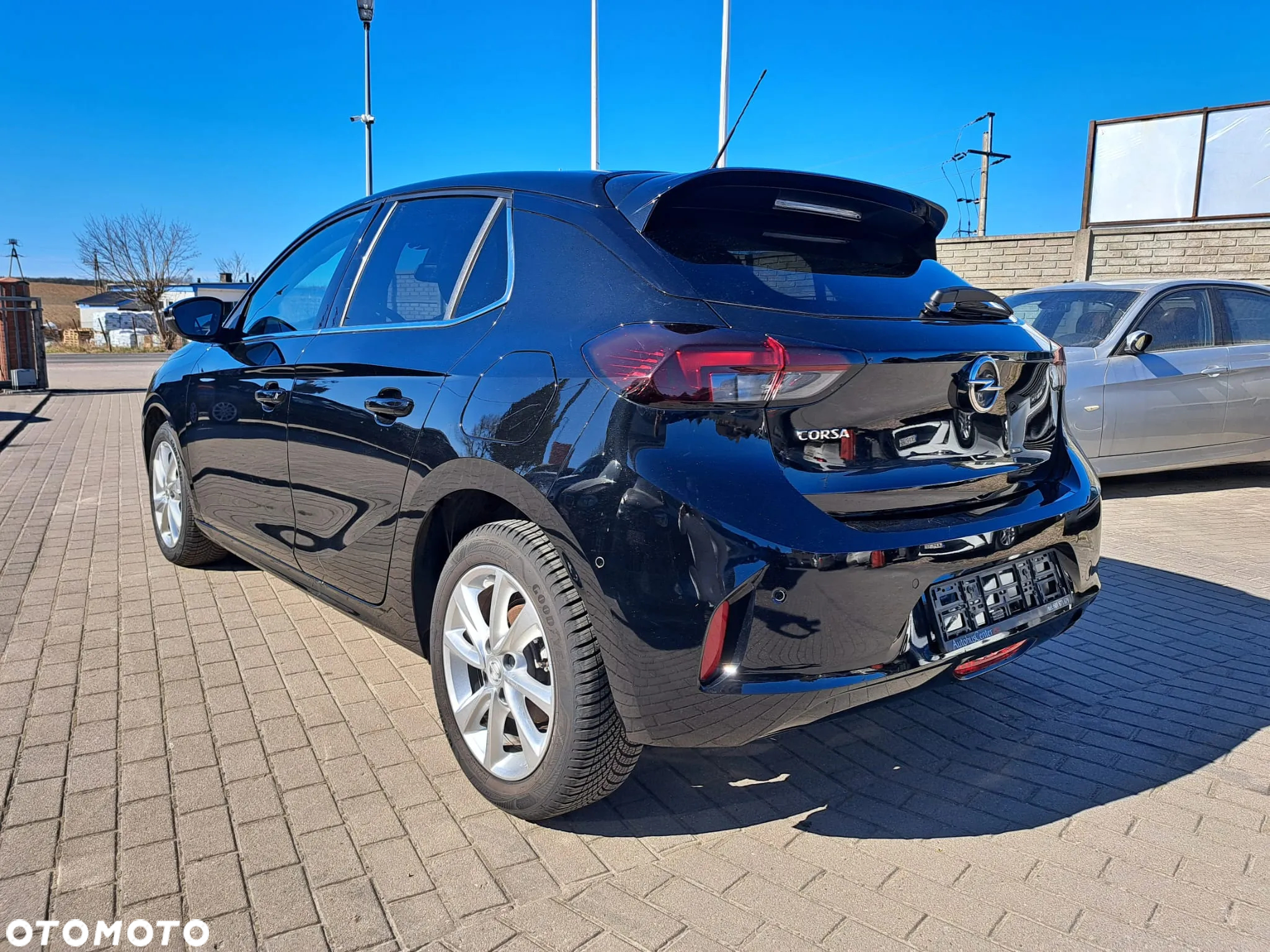 Opel Corsa 1.2 Elegance S&S - 2