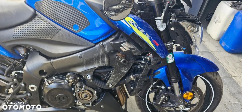 Suzuki GSX 1000 - 22