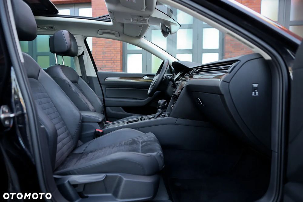 Volkswagen Passat Variant 2.0 TDI SCR 4Motion DSG Highline - 22