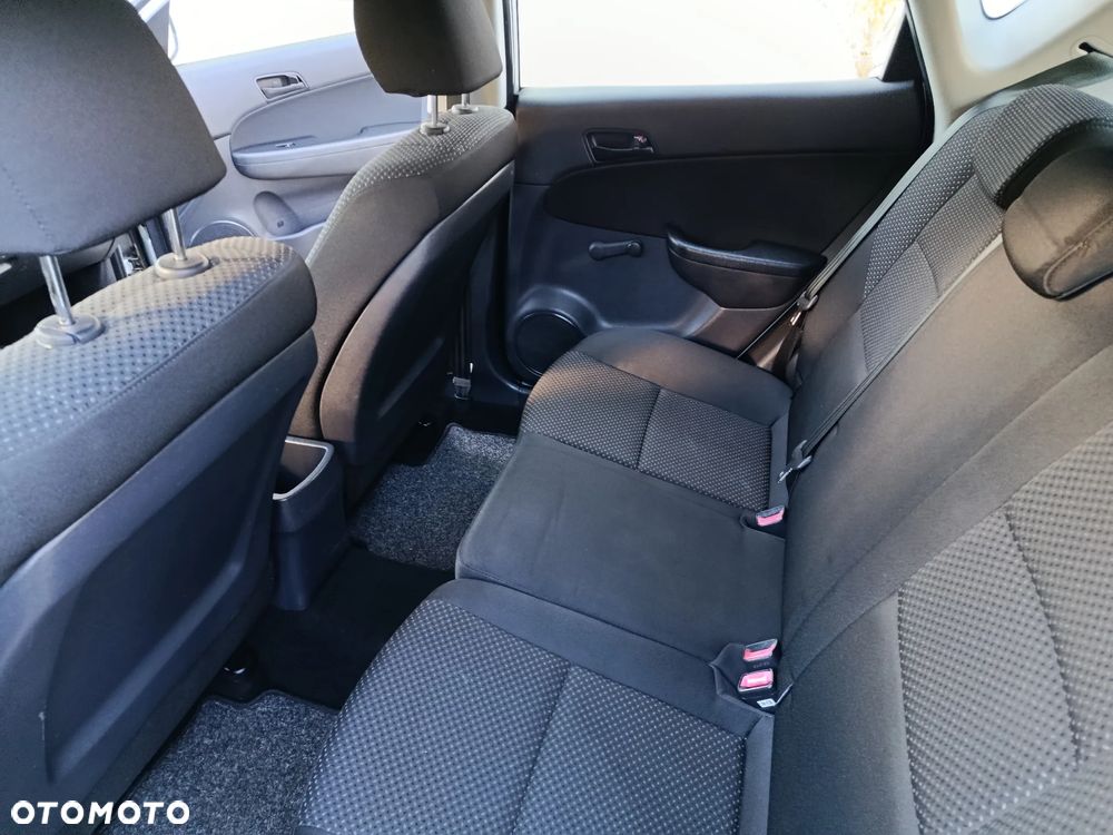 Hyundai i30 1.4 Blue Comfort - 24