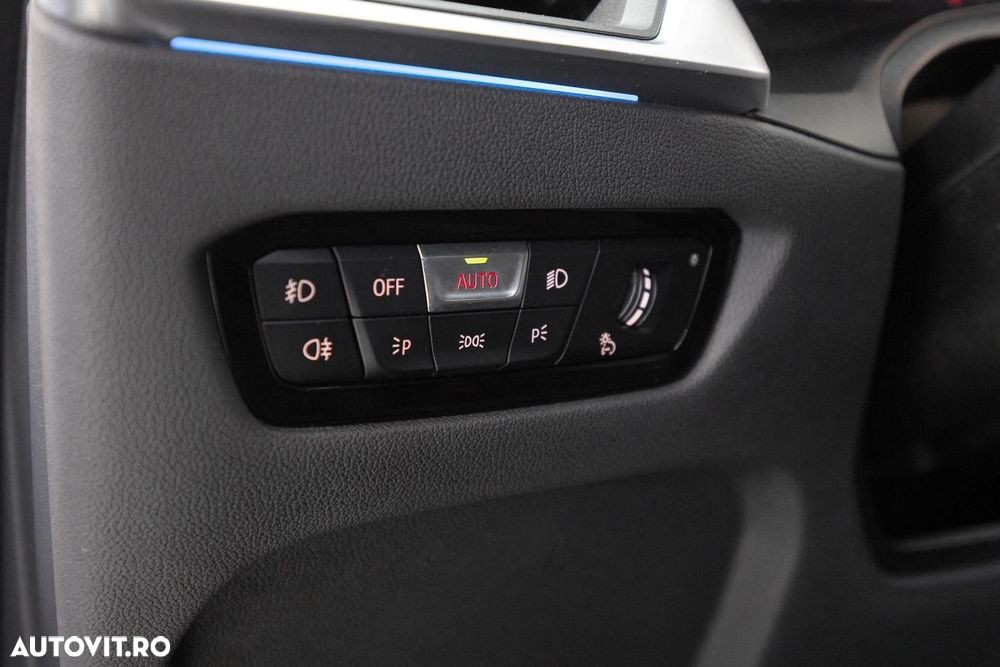 BMW Seria 3 320e Aut. - 36