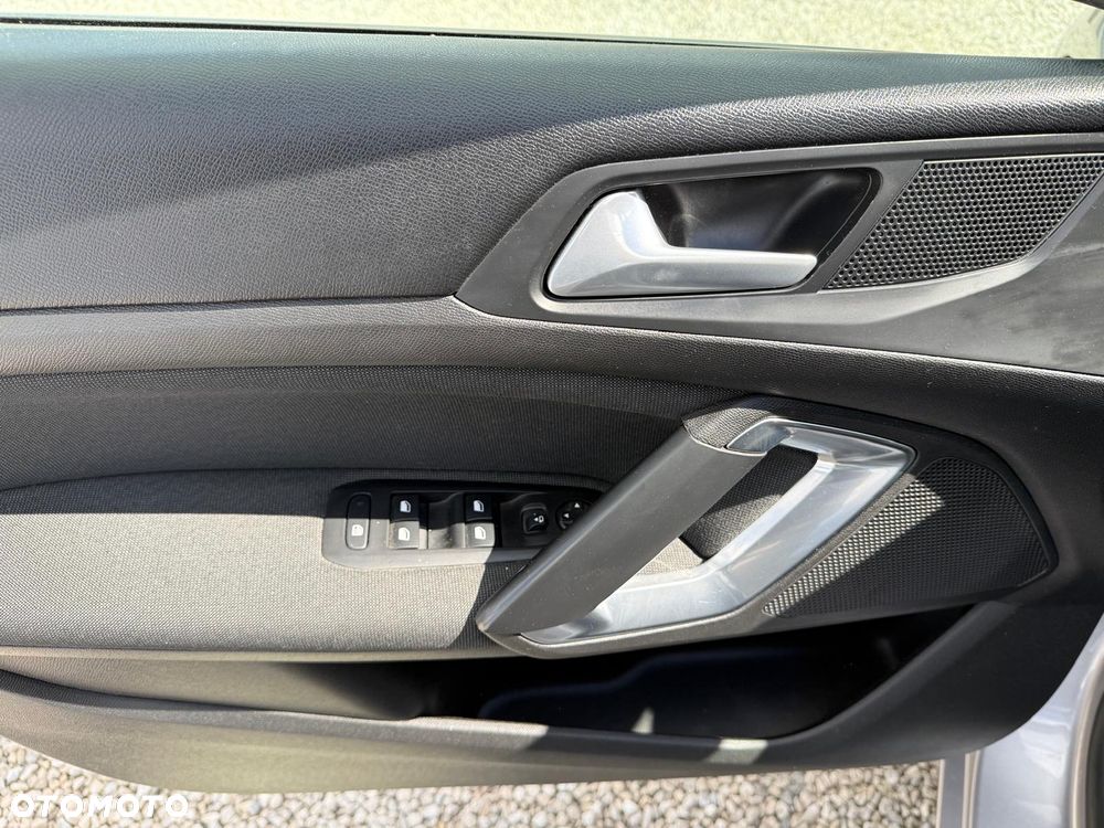 Peugeot 308 1.5 BlueHDi Allure S&S EAT8 - 19