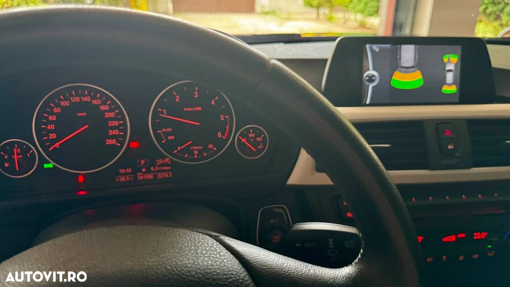 BMW Seria 3 318d Aut. - 12