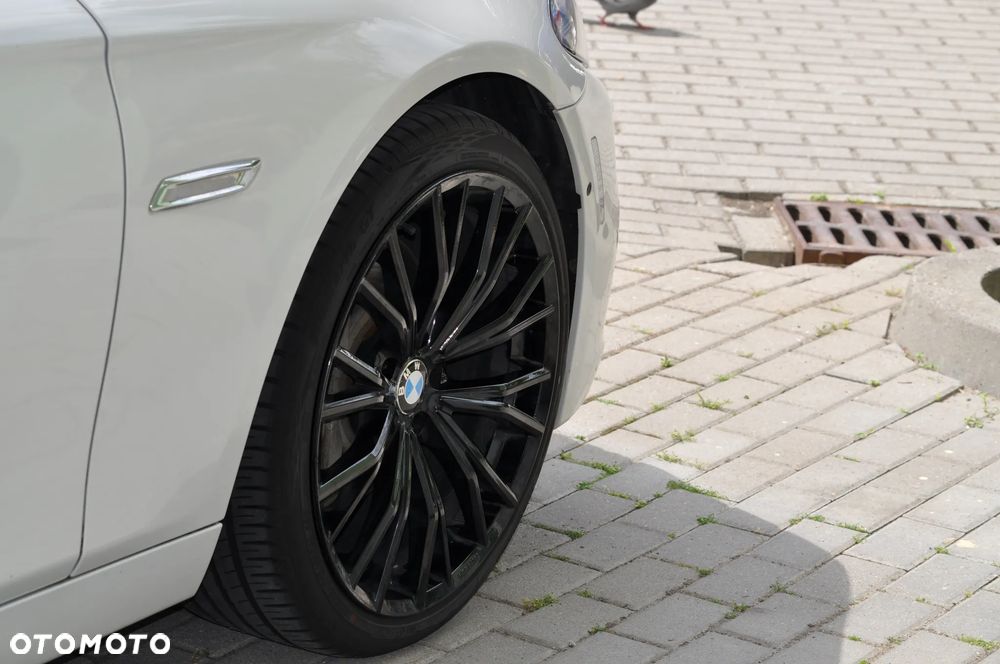 BMW Seria 5 535i xDrive - 16