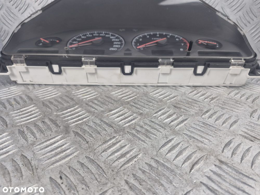 Licznik Volvo V70 9499668 - 9