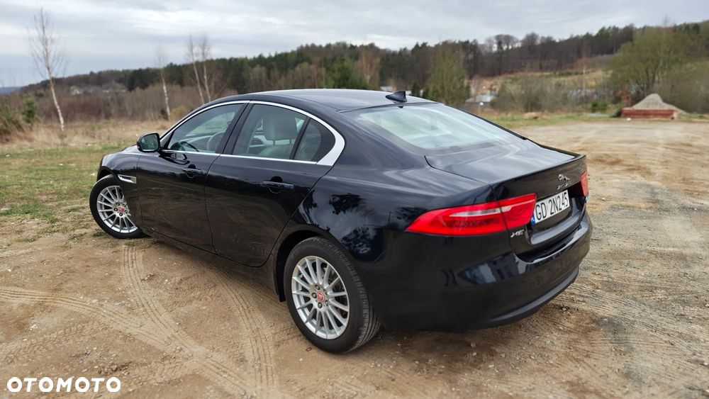 Jaguar XE 2.0 D Prestige - 5