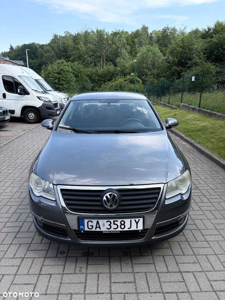 Volkswagen Passat 1.6 FSI Trendline - 3