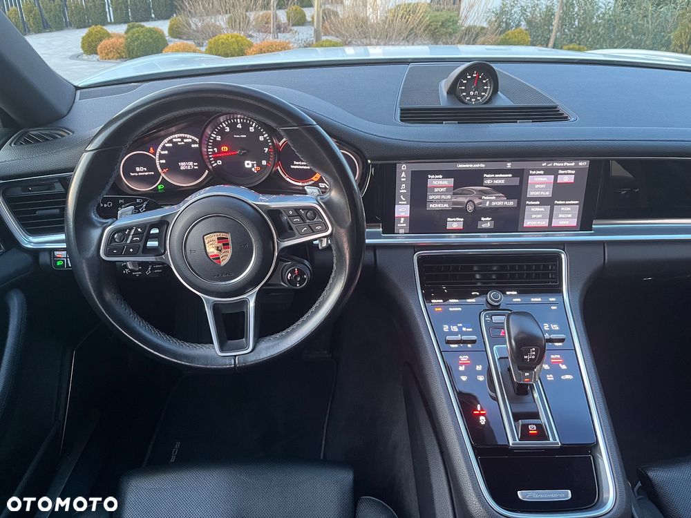Porsche Panamera 4 - 31