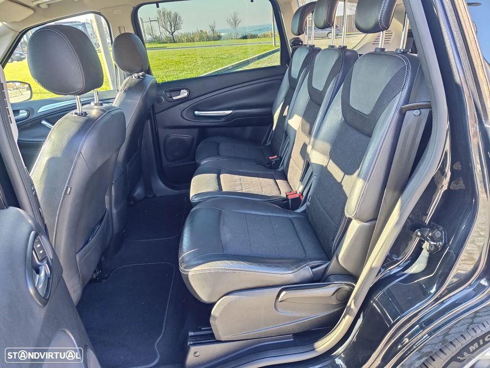 Ford S-Max 2.0 TDCi Titanium 7L - 12