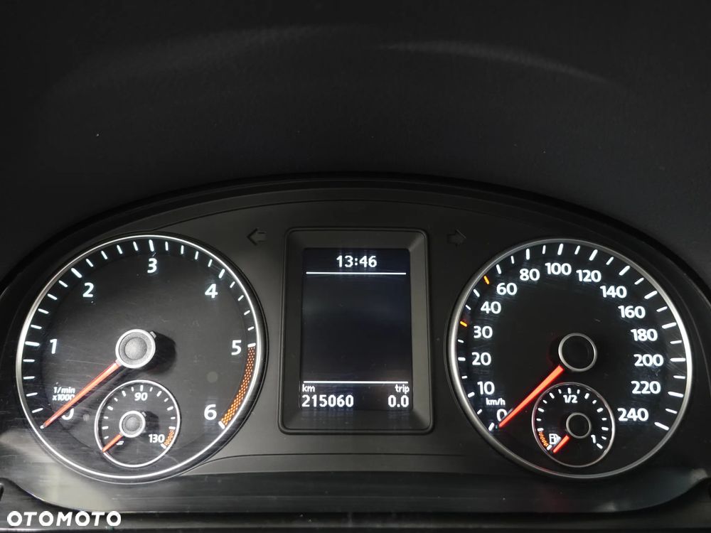 Volkswagen Touran - 37