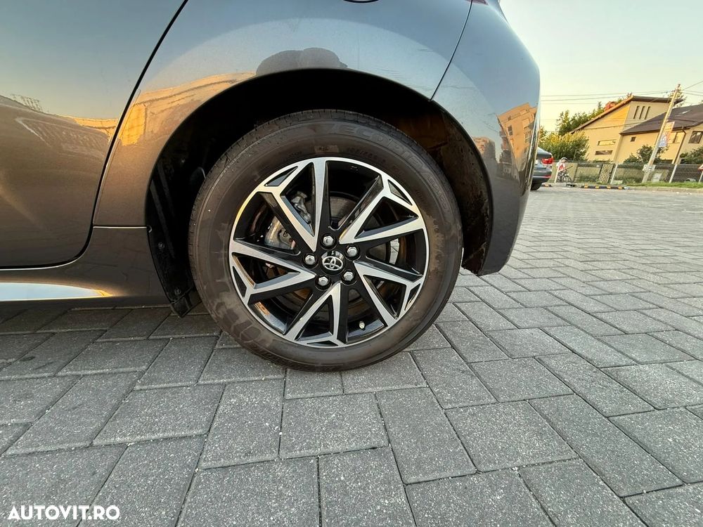 Toyota Yaris 1.5 VVT-i HSD Dynamic Plus Bi-tone - 5