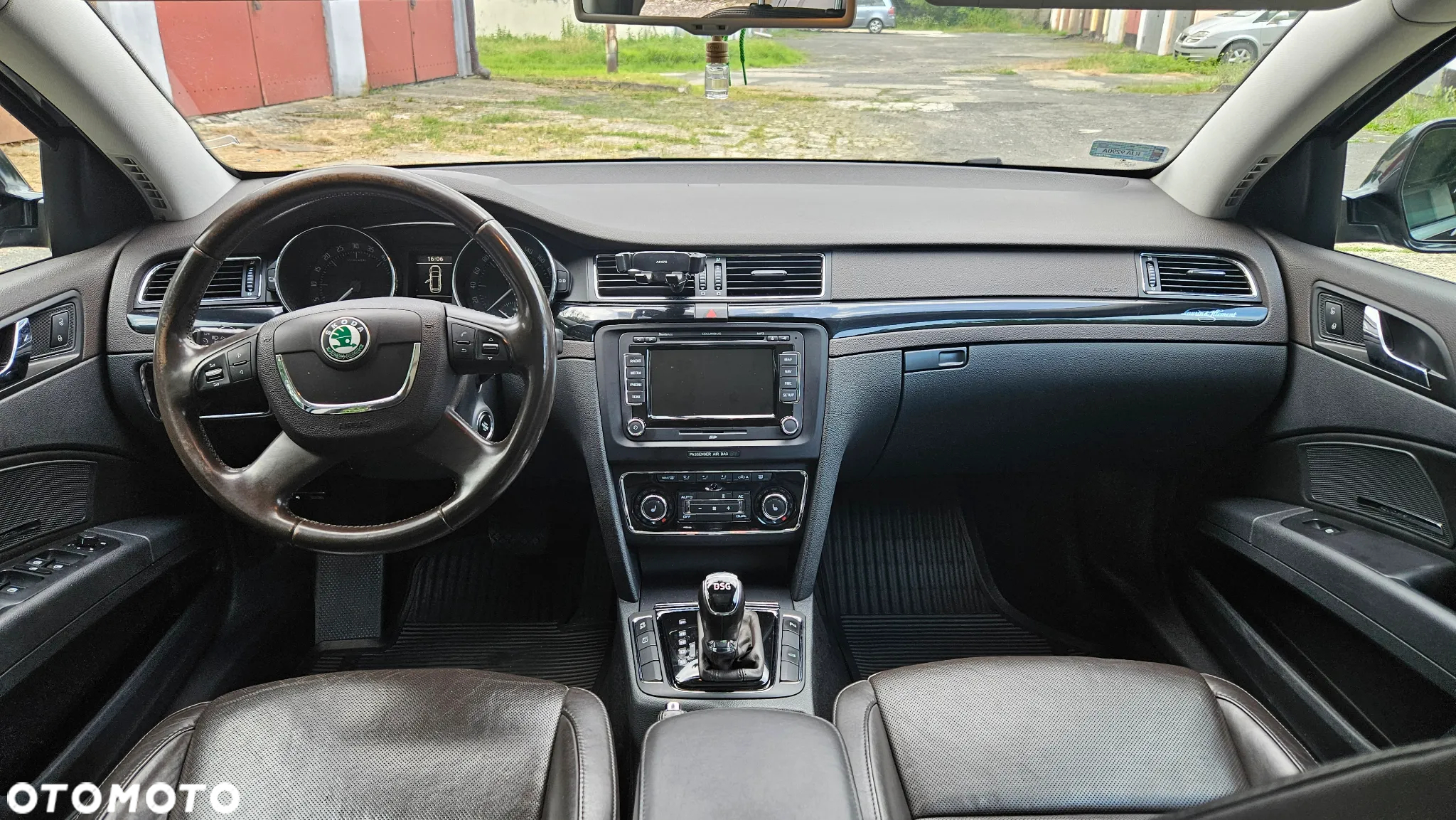 Skoda Superb 2.0 TDI L&K DSG - 17