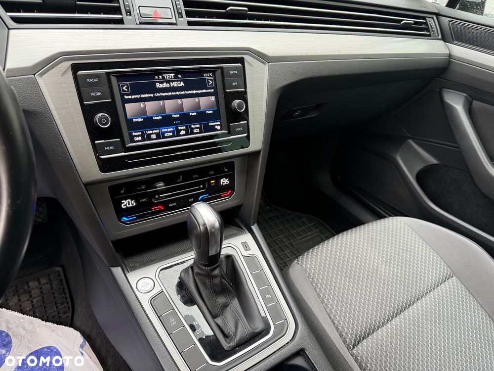Volkswagen Passat 2.0 TDI EVO Business DSG - 37