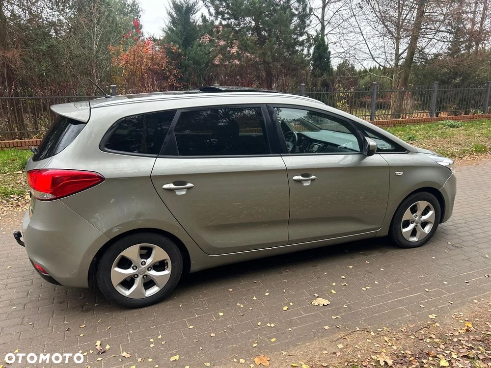 Kia Carens 1.7 CRDi L 7os - 6