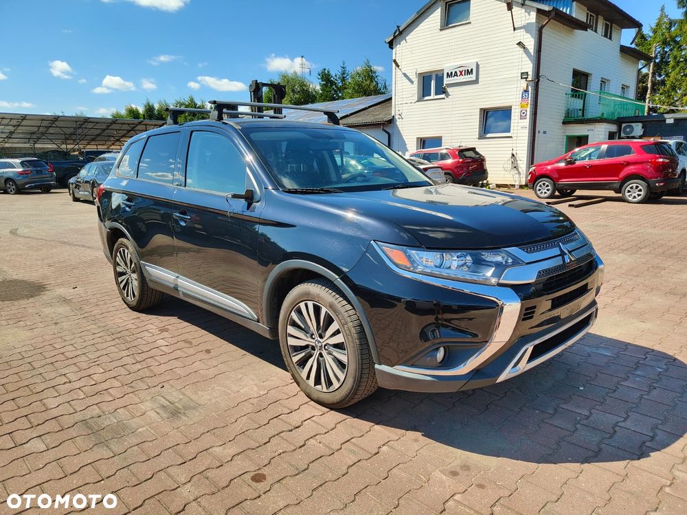 Mitsubishi Outlander - 1