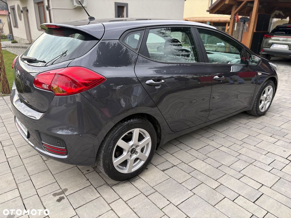 Kia Ceed - 12