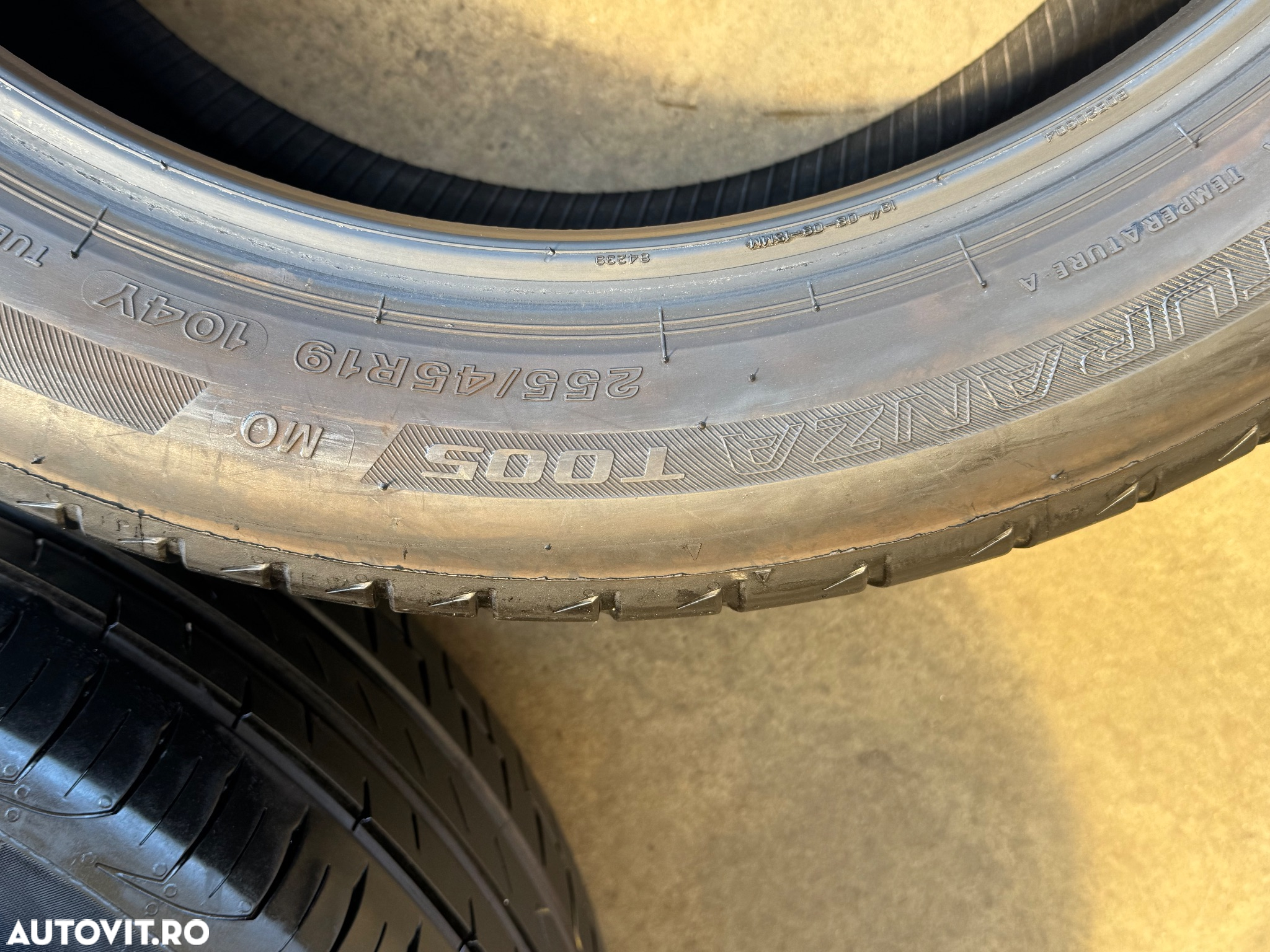 Vând 2 anvelope 255/45/19 bridgestone de vară foarte bune - 4