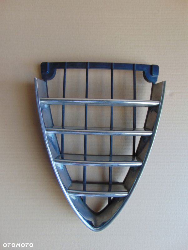 GRILL ATRAPA ZDERZAKA PRZÓD ALFA ROMEO 159 - 1
