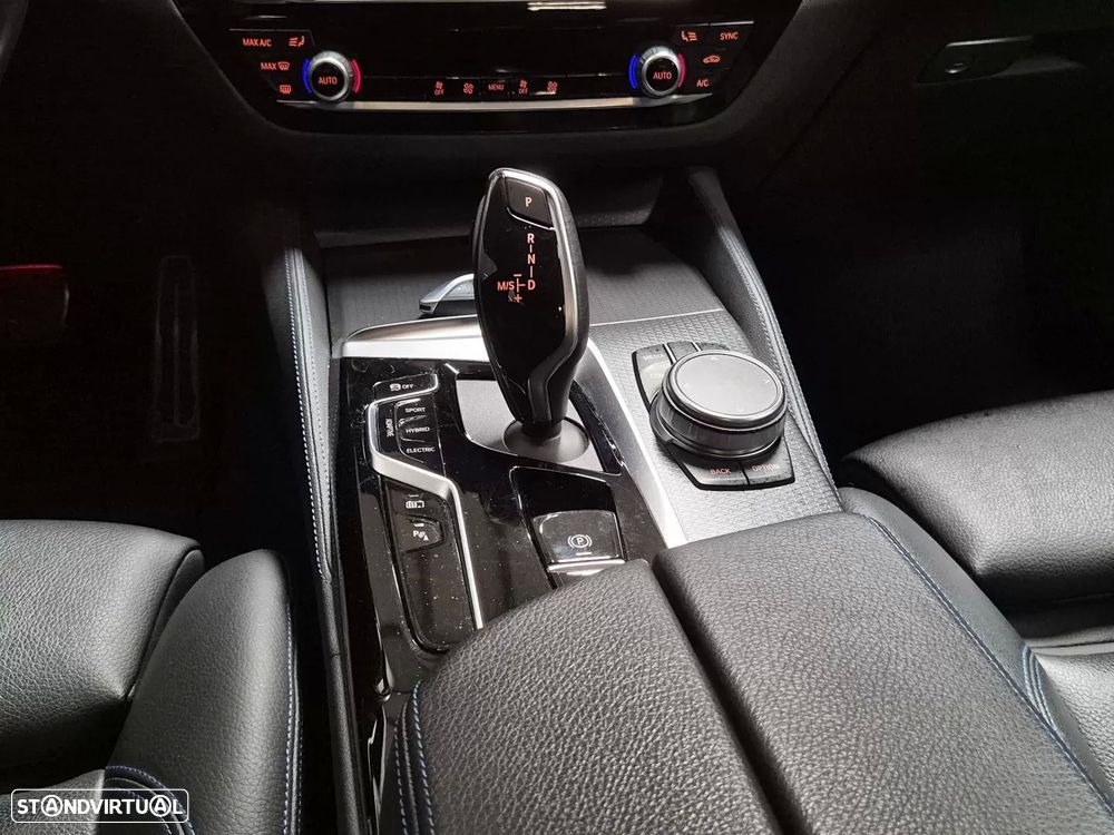 BMW 530 e Pack Desportivo M - 37