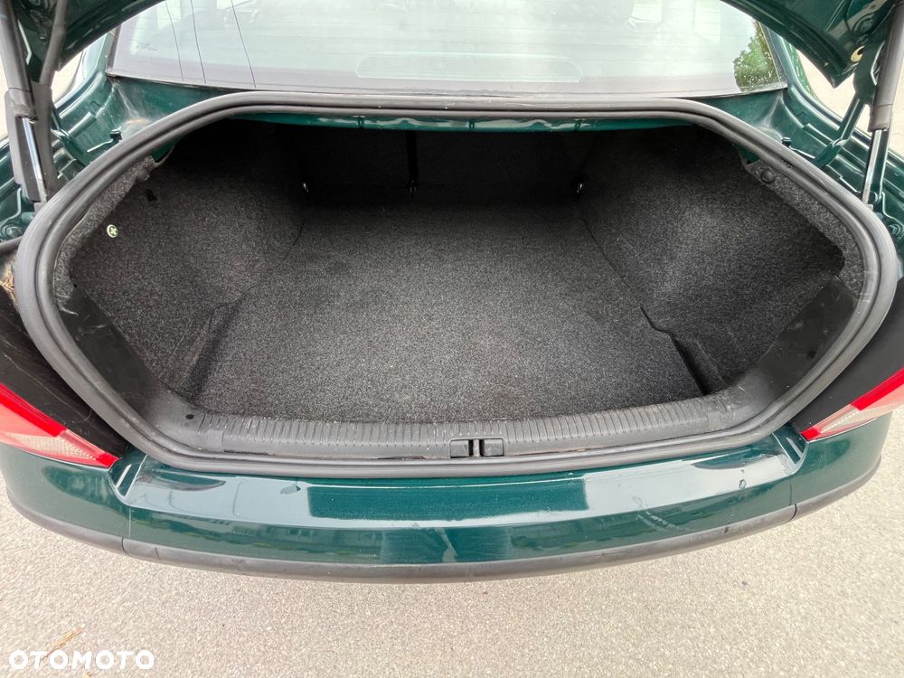 Volkswagen Passat - 17