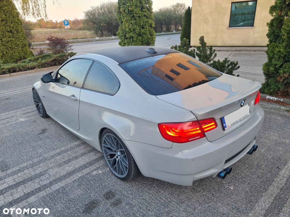 BMW Seria 3 320d DPF M Sport Edition - 32