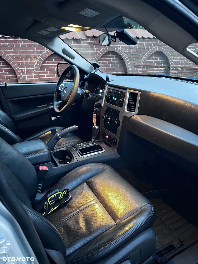 Jeep Grand Cherokee - 10