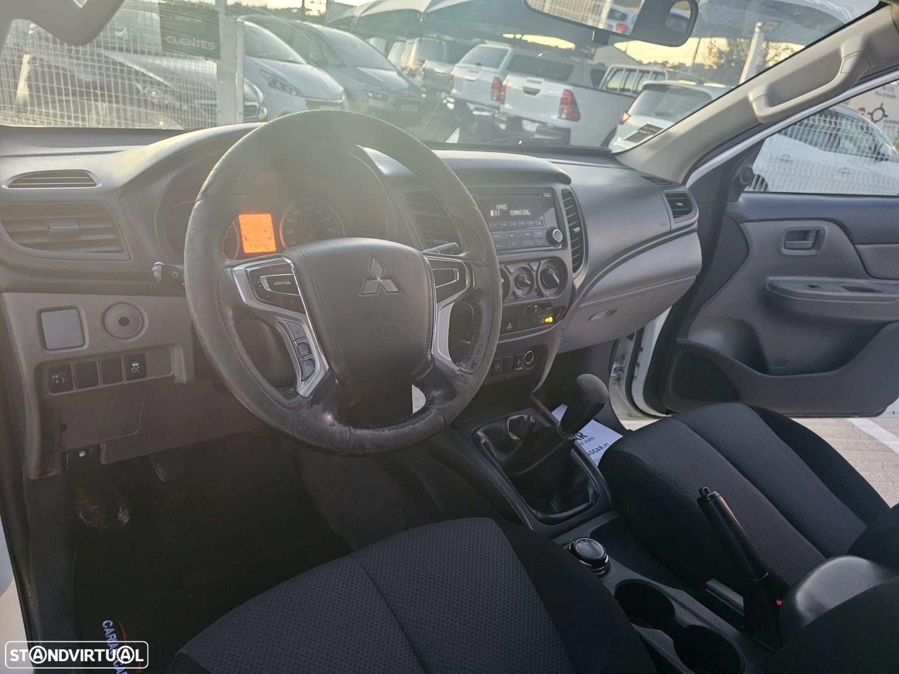 Mitsubishi L200 2.4 DI-D CD Invite 4WD - 20
