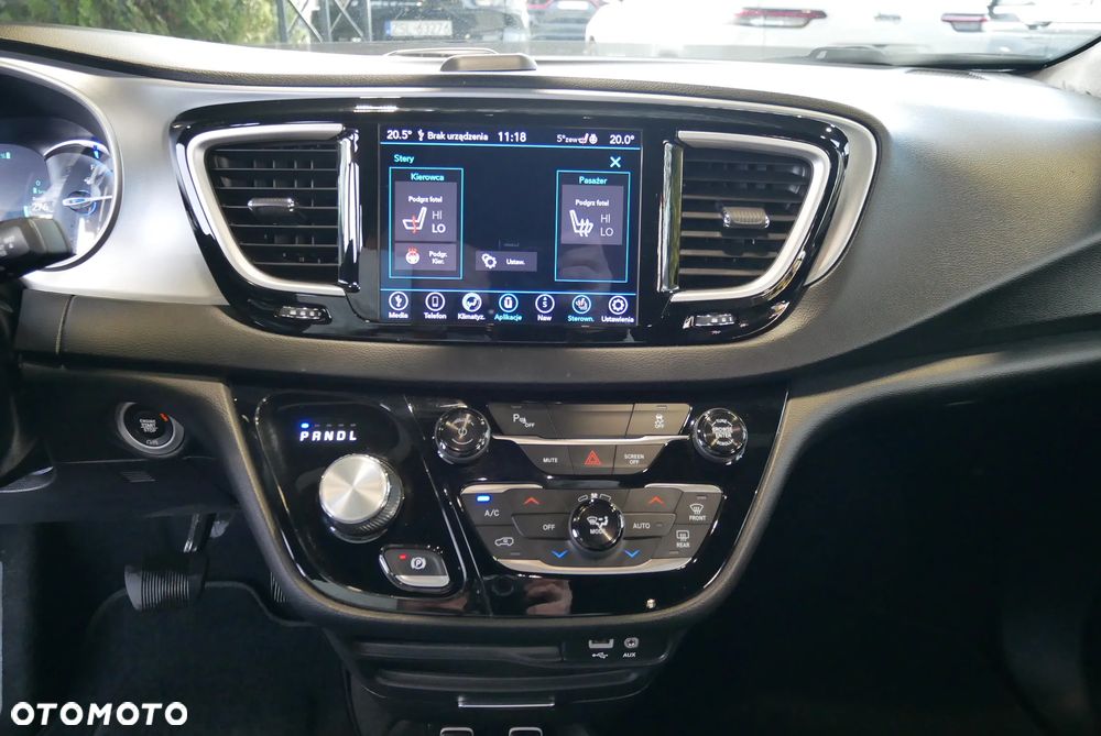 Chrysler Pacifica - 22
