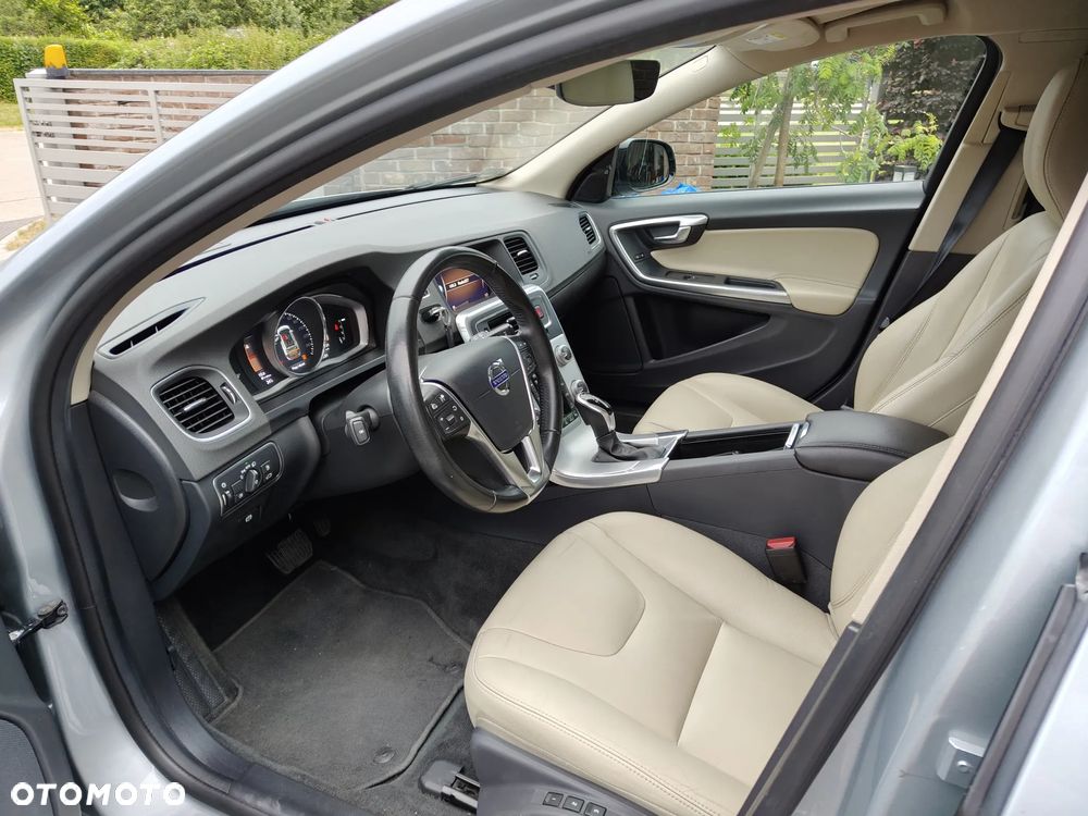 Volvo V60 Cross Country T5 AWD Momentum - 10