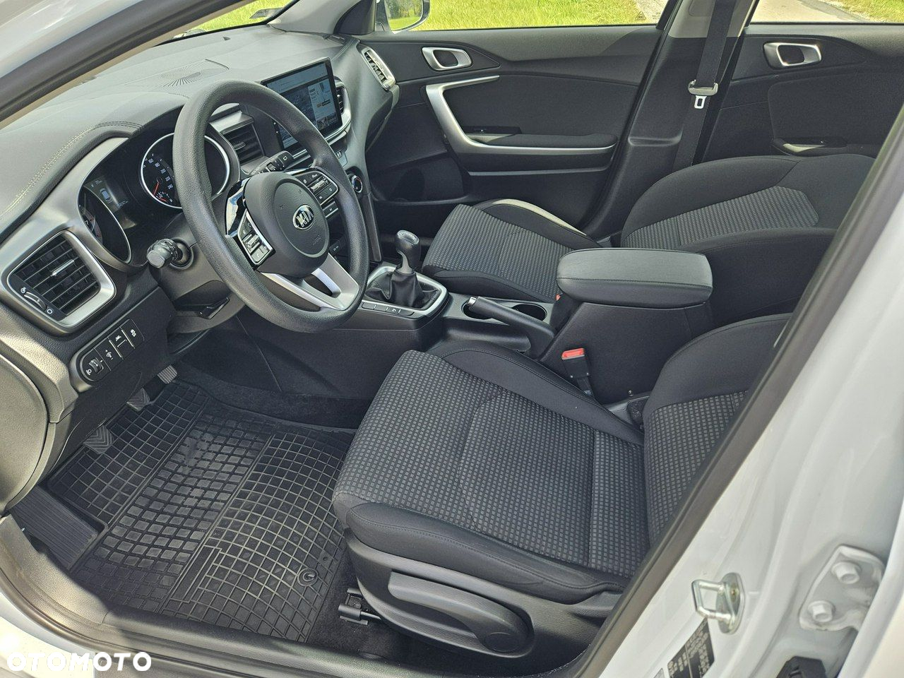 Kia Ceed - 10
